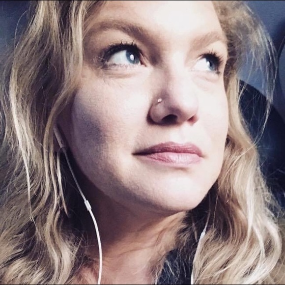 Meet your Posher, Carrie - Picture 1 of 1